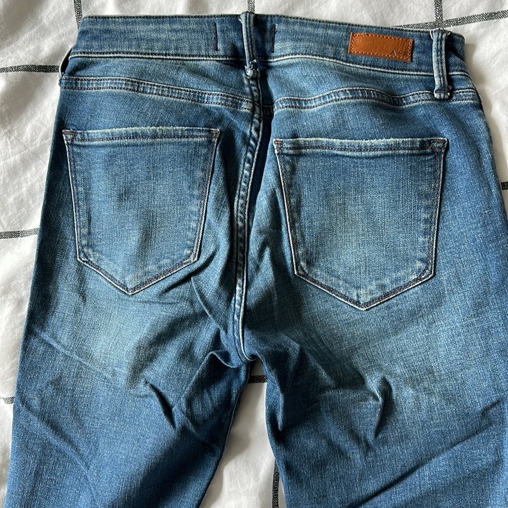 Like new Abercrombie and Fitch ankle jeans - Picture 5 of 6